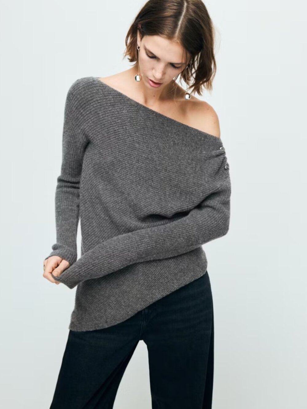 Asymmetrical grey sweater with metallic detail (MANGO)